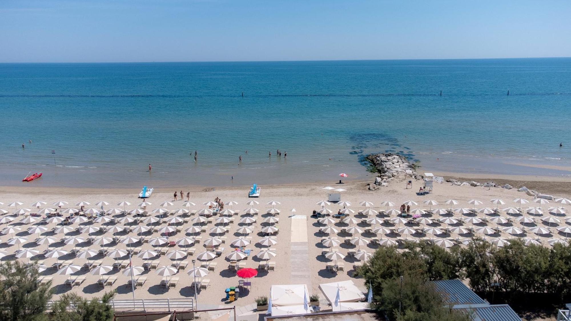 Hotel Club Del Sole Stork Family Collection Giulianova Exterior foto